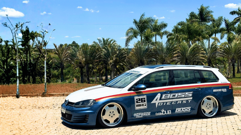 Golf Variant de Nitrox com envelopamento Adesivotech inspirado na Rothmans Racing de Le Mans